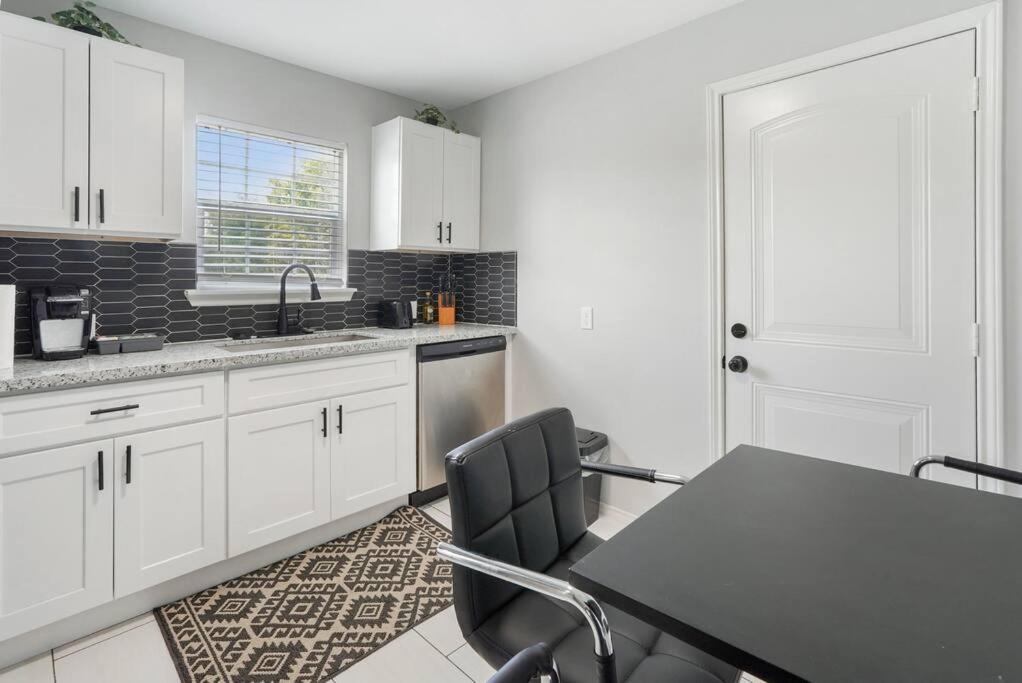 Cozy Two Bedroom Home Minutes From Downtown! Хьюстон Экстерьер фото