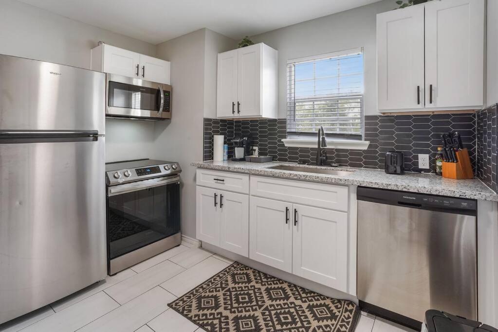 Cozy Two Bedroom Home Minutes From Downtown! Хьюстон Экстерьер фото