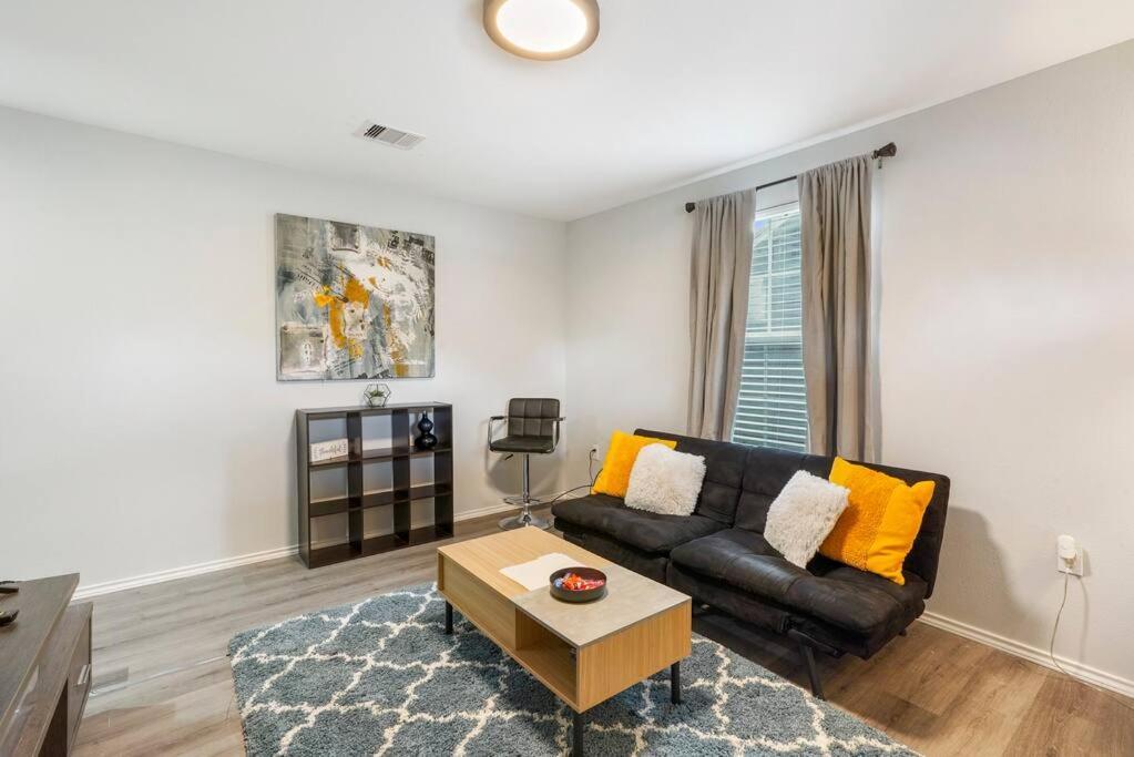 Cozy Two Bedroom Home Minutes From Downtown! Хьюстон Экстерьер фото